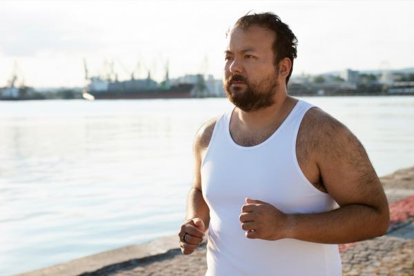 Ginecomastia: come nasconderla e ritrovare sicurezza con l'intimo modellante da uomo