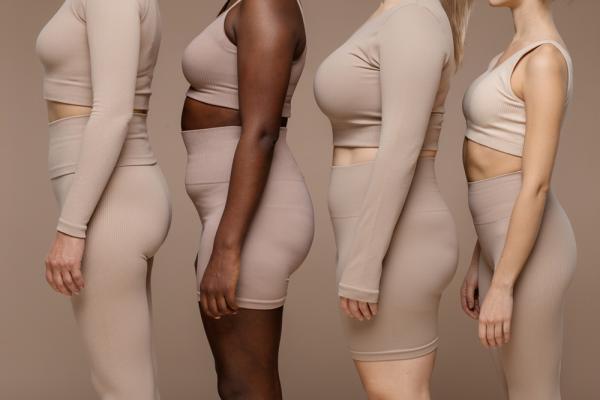 Le guaine contenitive che aiutano a ridisegnare la figura